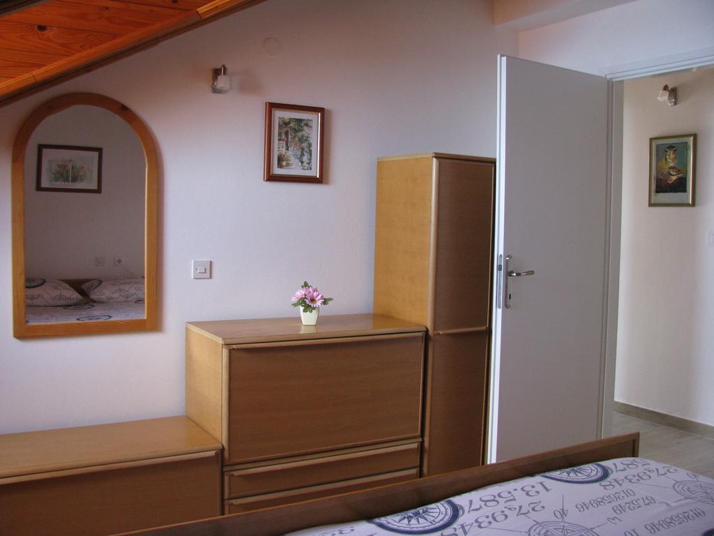 Apartment Marietta Tribalj Rum bild